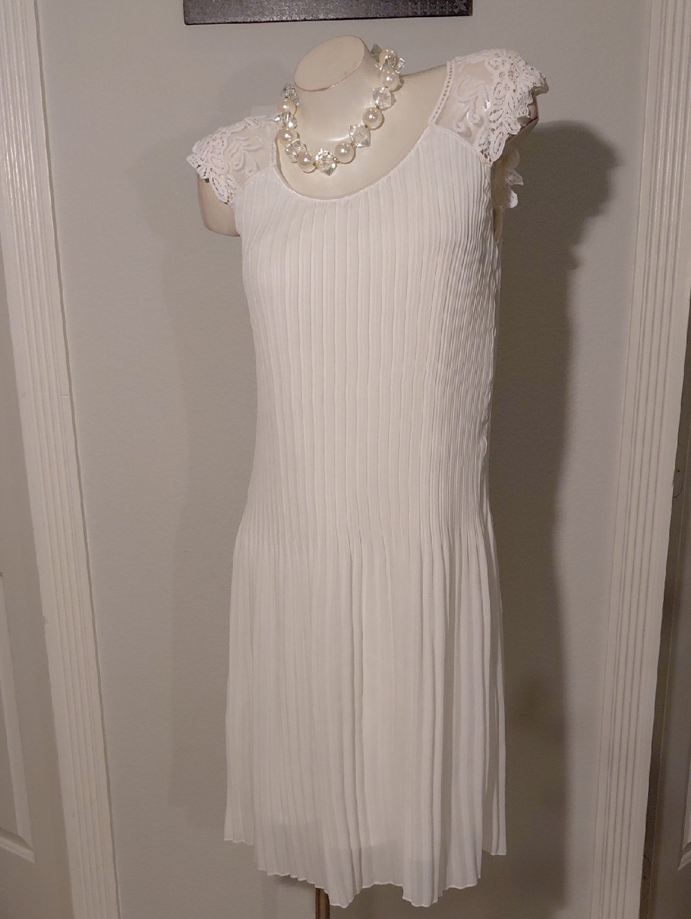 Amanda Lane White Lace Cap-Sleeve Dress